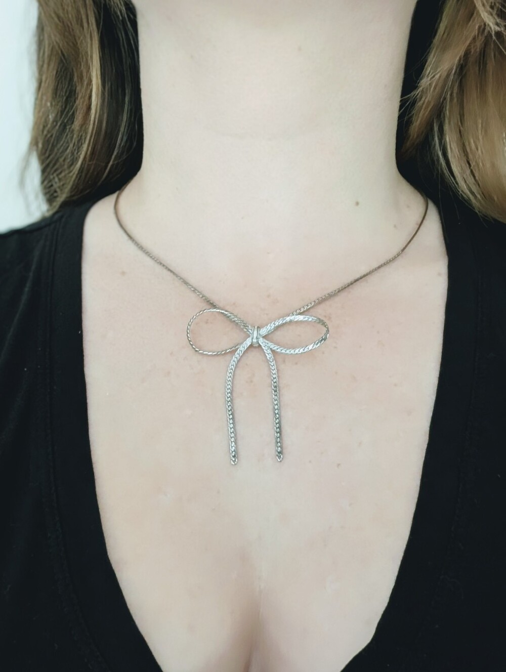 Dainty Bow Necklace
